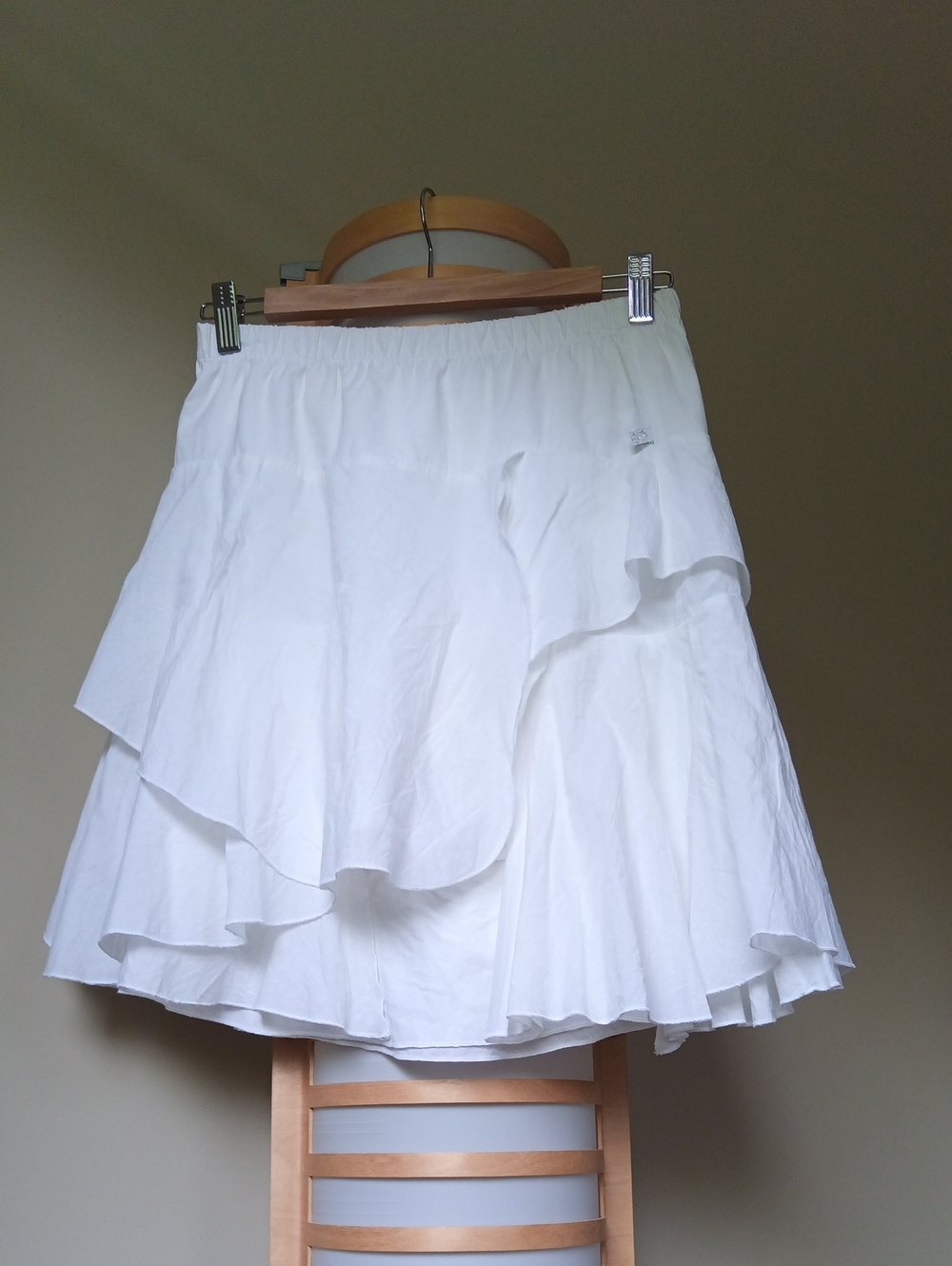 W13-15" L20" White 3 Tiered Ruffle Layered Asymmetrical A-Line Cotton Skirt
